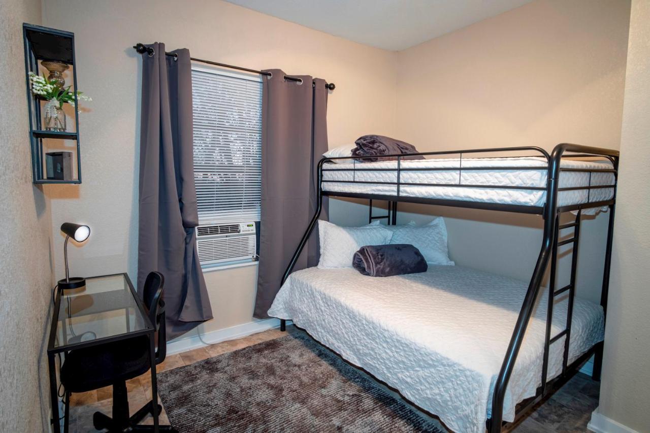 Cozy Downtown Guest House 2Br/1Ba Sleeps 8 San Antonio Exterior photo