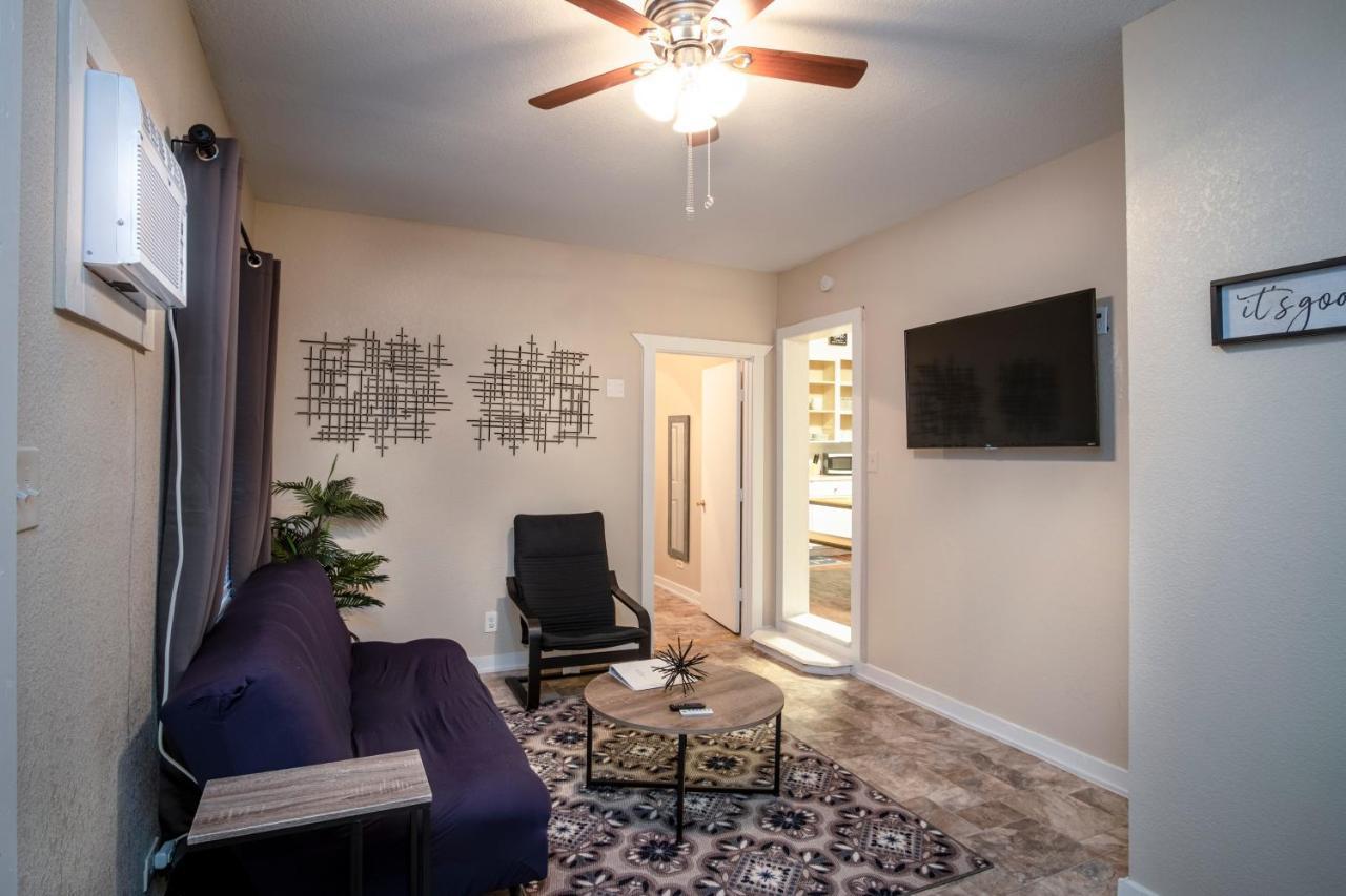 Cozy Downtown Guest House 2Br/1Ba Sleeps 8 San Antonio Exterior photo
